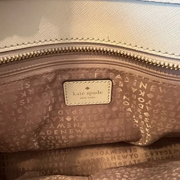 Kate Spade Elegant Cream Tote Bag perfect for spring - Picture 11 of 12